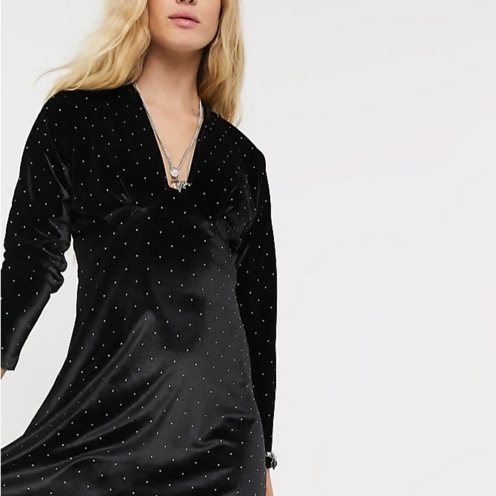 Long sleeve plunge velvet mini dress in black